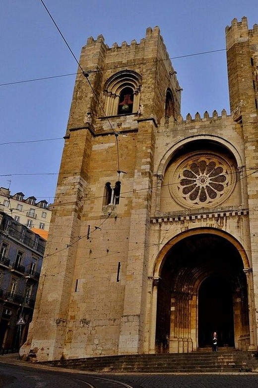 Lisbon: Private Tour by Tuk Tuk - A tuk tuk route that makes Lisbon’s viewpoints easy