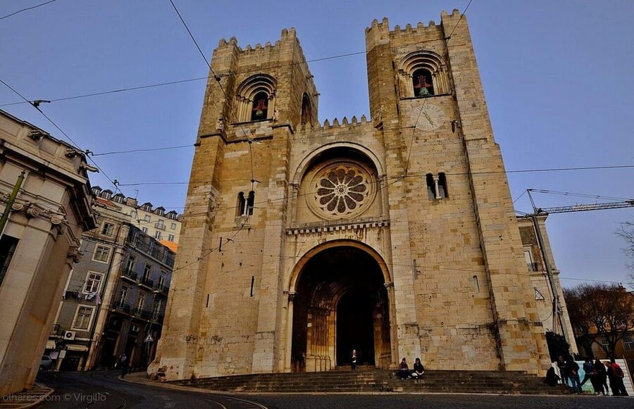 Lisbon: Private Tour by Tuk Tuk - Alfama: old streets, Fado origins, and earthquake survivors