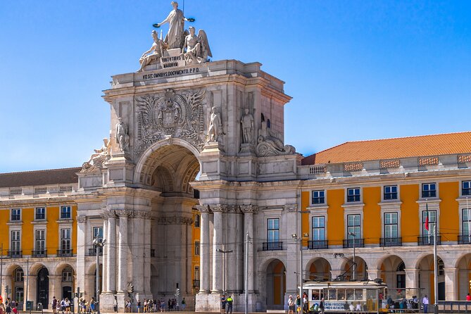 Lisbon: Private Tuk-Tuk City Tour - Alfama’s highlights: quick looks, then a historic fountain moment
