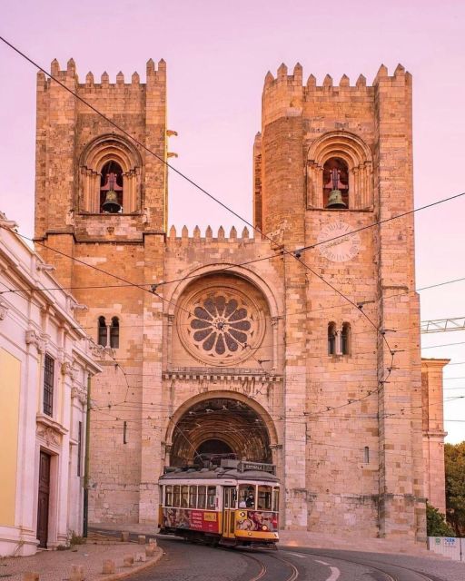 Lisbon: Private Tuk-Tuk City Tour With Local Guide - São Vicente de Fora, Flea Market, and the Pantheon Area Stops