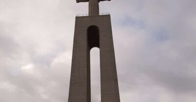 Lisbon: Private Tuk Tuk Tour Christ the King & Abril Bridge - Starting at Hard Rock Cafe: Easy Meet, Low Stress