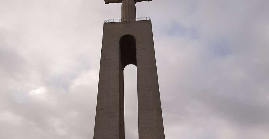 Lisbon: Private Tuk Tuk Tour Christ the King & Abril Bridge - Starting at Hard Rock Cafe: Easy Meet, Low Stress