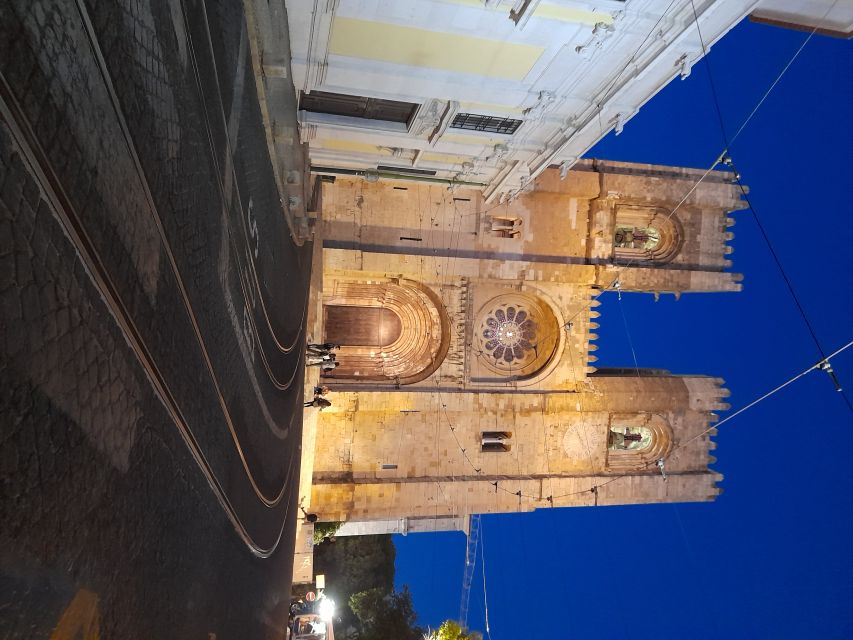 Lisbon: Private Tuk-Tuk Tour for 2 hours - Miradouro de Santa Luzia and Miradouro das Portas do Sol
