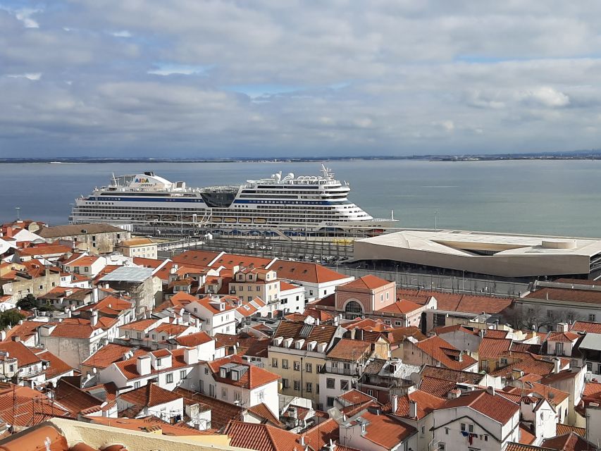 Lisbon: Private Tuk-Tuk Tour for 2 hours - National Pantheon of Santa Engracia and Alfama’s Real Streets