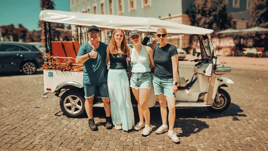 Lisbon: Private Tuk-Tuk Tour of Old Town & Scenic Viewpoints - Starting in the Center: Praça do Comércio and the Old-Town Entry Feel