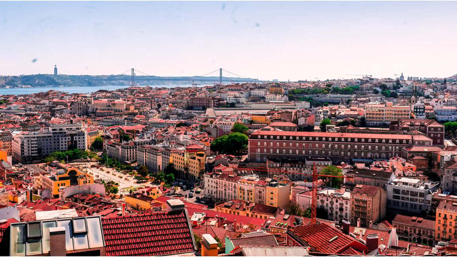 Lisbon: Private Tuk-Tuk Tour of Old Town & Scenic Viewpoints - Chafariz d’El-Rei and Rua Augusta Arch: Classic Lisbon at Street Level