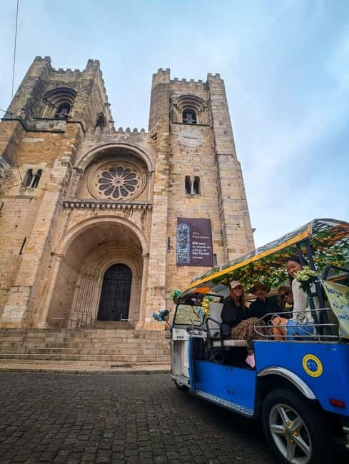 Lisbon: Private Tuk Tuk Tour with Polaroid Photos - Commerce Square and Rua Augusta Arch: big Lisbon energy at the end