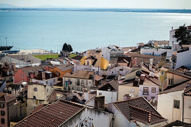 Lisbon's 7 Hills on Tuk-Tuk - São Pedro de Alcântara, Estrela Basilica, and the park that slows time