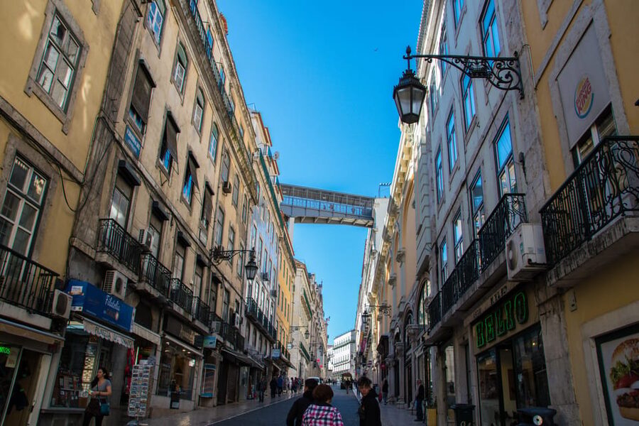 Lisbon's historic old town in a tuk-tuk in German - How the German-speaking tuk-tuk tour works in Lisbon’s old town