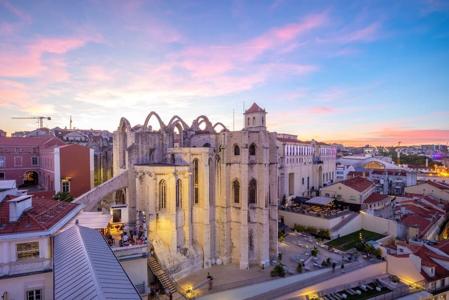 Lisbon's historic old town in a tuk-tuk in German - Timing, comfort, and what weather can change