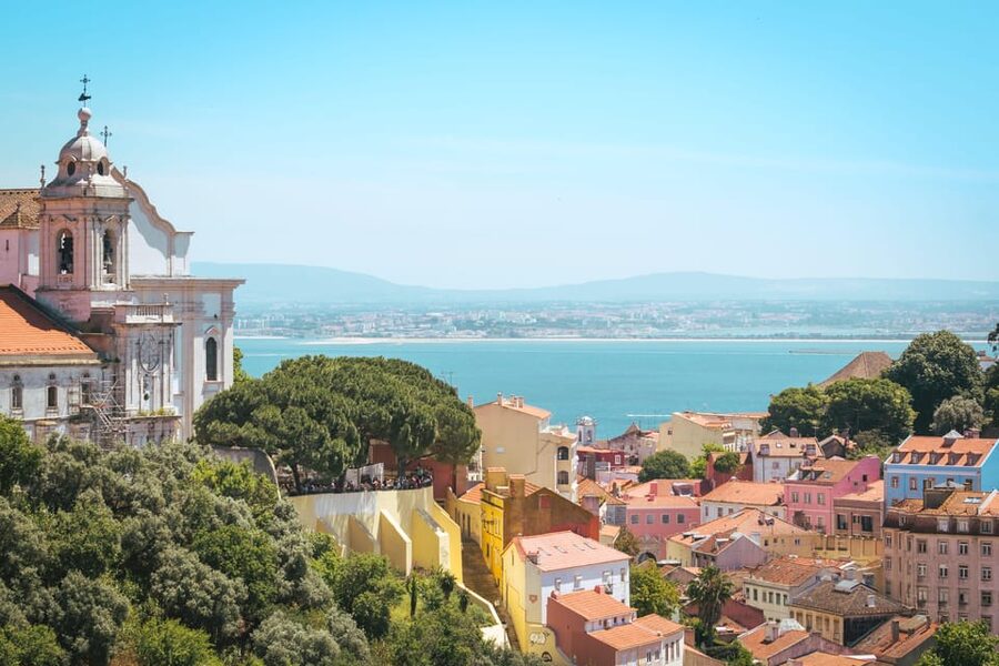 Lisbon: Sightseeing City Tour by Tuk-Tuk - Lisbon Cathedral: A Serious Monument Without the Hunt