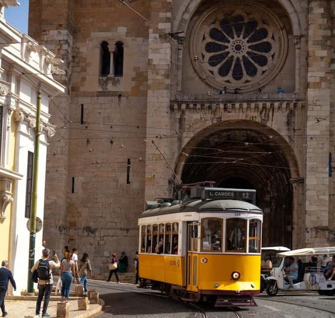 Lisbon Tram 28 Route : Electric Tuk Tuk | Professional Guide - Graça and Miradouro da Senhora do Monte: Start With the Big Lisbon View