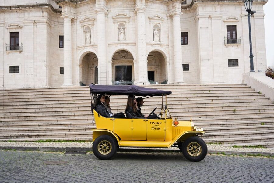 Lisbon: Tuk Tuk City tour with vintage car - 2-hour core city loop: Alfama, Chiado, and Baixa de Lisboa