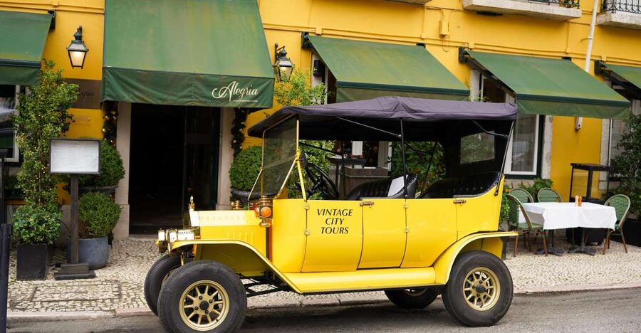 Lisbon: Tuk Tuk City tour with vintage car - 4-hour best-of Lisbon: Alfama, Chiado, Baixa, and Belém
