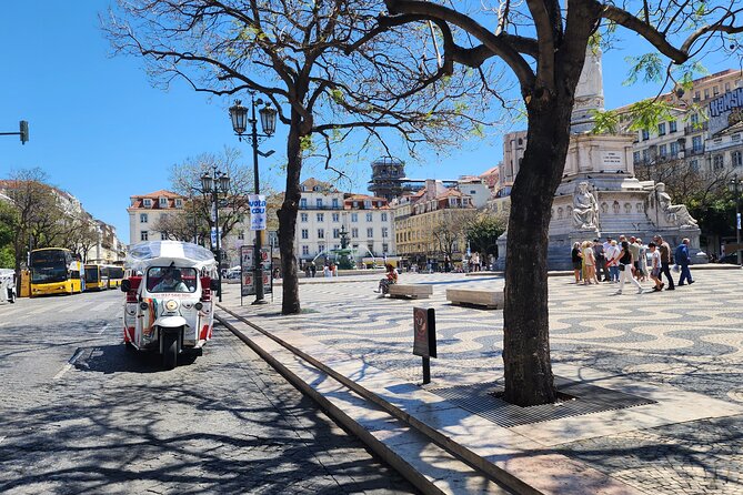 Lisbon Tuk Tuk: Explore Lisbon’s Hidden Treasures 1:30h - Stop 2: Miradouro das Portas do Sol (Coffee, Tram 28, and a Statue)