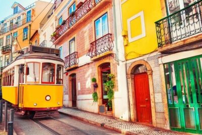 Lisbon: Tuk-Tuk Tour Historical Alfama old town private tour - The start at Time Out Market: your orientation anchor