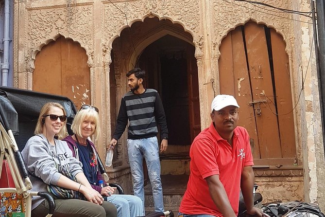 Luxury Rickshaw Tour of Old Delhi - Chandni Chowk, Kinari Bazaar, Dariba Kalan, and Ballimaran