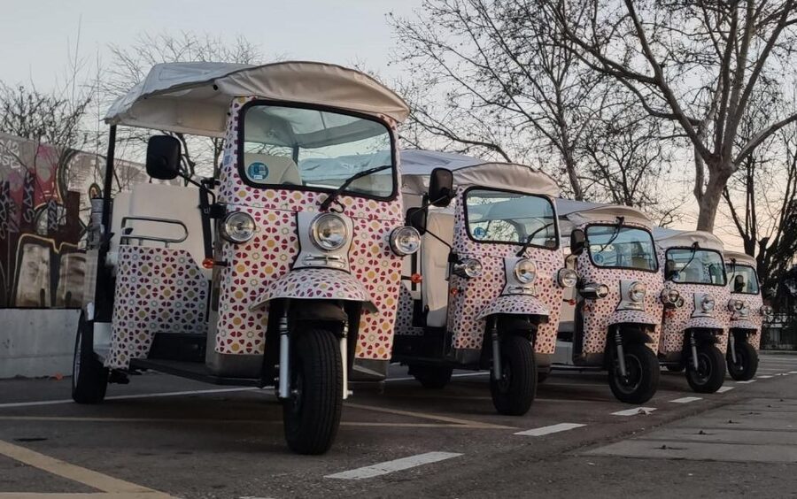 Madrid: City Tours - 6 seats private ecological tuk tuk - Jerónimos and Retiro Park: a breather after big sights