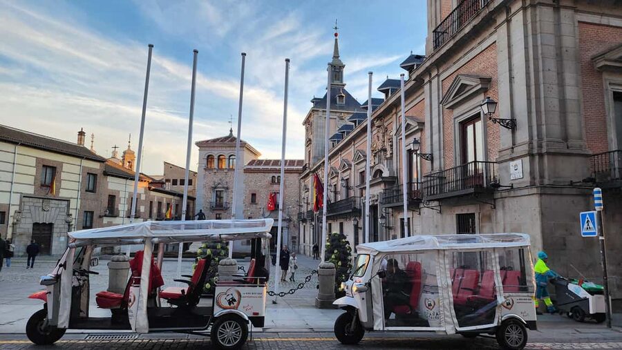 Madrid: Explore the City in an Electric Tuk Tuk - Plaza Mayor to the Royal Palace: the architecture you can actually spot