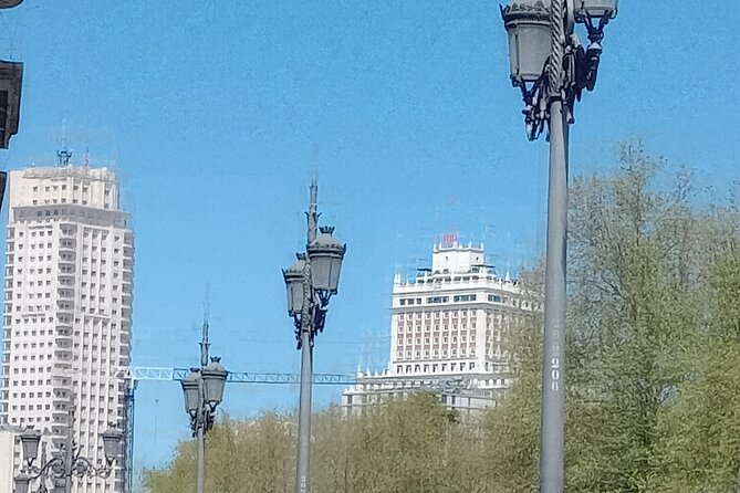 Madrid in Tuk Tuk with Local Guide Included - What the Guide Actually Adds (Beyond Facts)