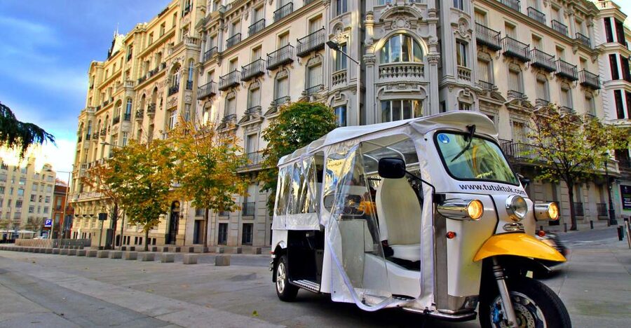 Madrid: Traditional Tour wh Private guide in yellow Tuk Tuk - Why a yellow tuk tuk tour works so well in Madrid