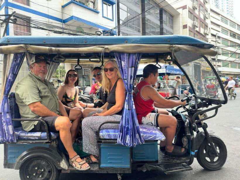 Manila: Guided Tuk Tuk Ride - Street food and tastings: what to do with a full stomach