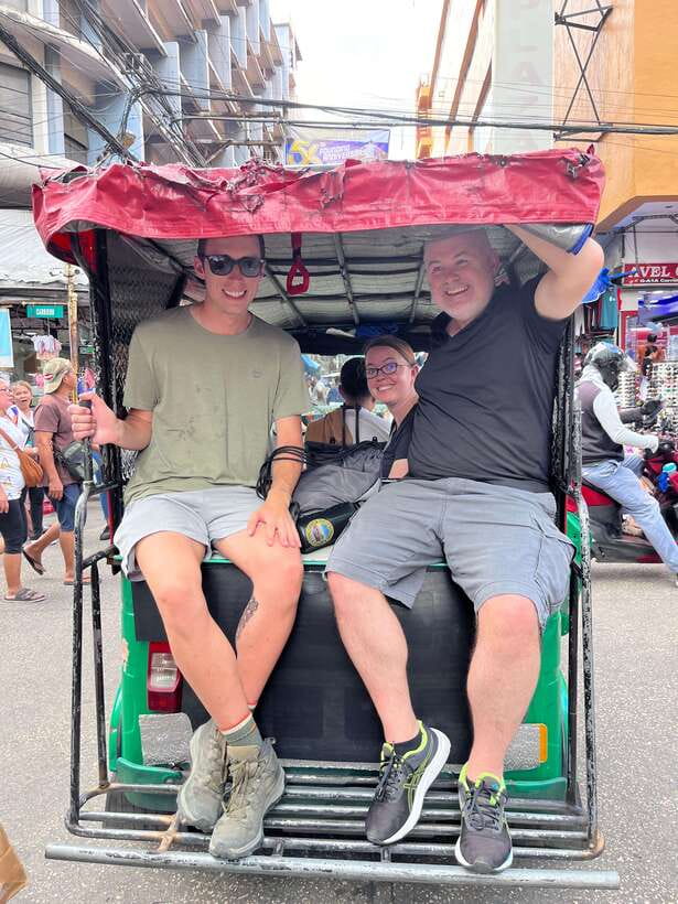 Manila Tuk-Tuk Adventure Hop-in and Hop-Off - HSBC Binondo meet-up: starting in the right neighborhood