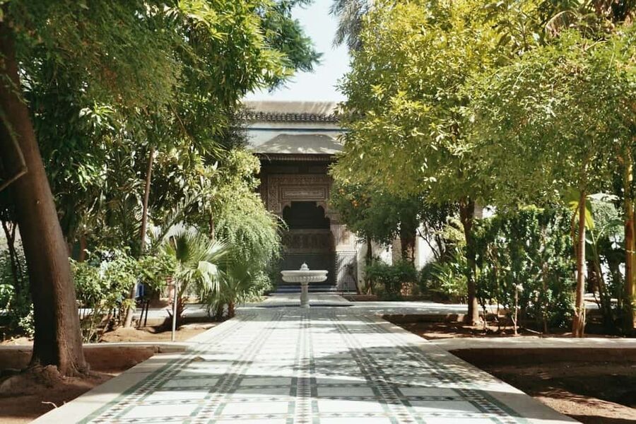 Marrakech TukTuk Private Tour in Medina with Pickup - Old Architecture Meets Modern Life: The Photo-Friendly Balance
