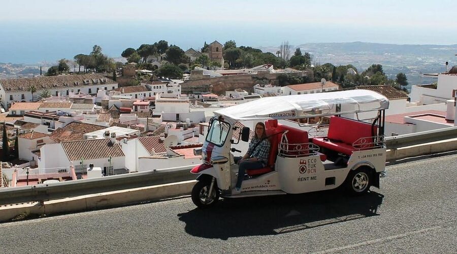 Mijas: Panoramic city tour with an electric Tuk Tuk - The first tuk tuk stretch (15 minutes): settling into the Pueblo rhythm
