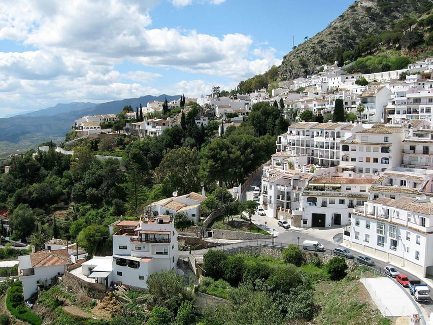 Mijas: Panoramic city tour with an electric Tuk Tuk - Where you start matters: Monumento al pastor de Mijas as your anchor
