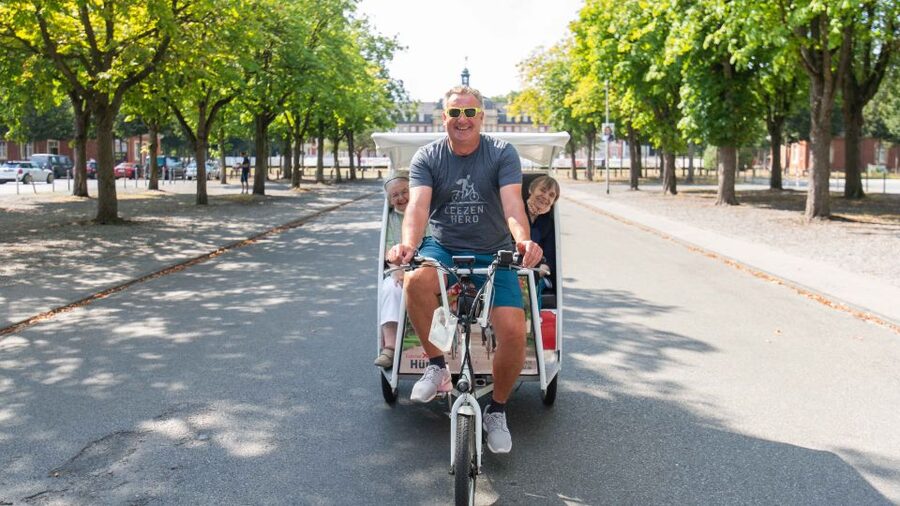 Münster-Highlights-Tour with Rickshaw-Guide - Schloss Münster: where the city’s power becomes visible