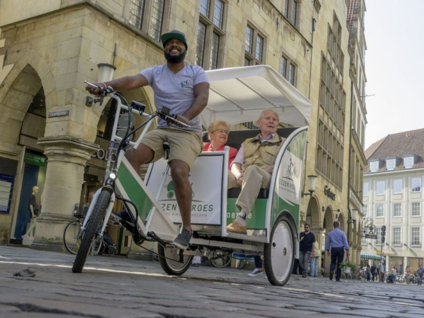 Münster-Highlights-Tour with Rickshaw-Guide - Aasee sculpture shore: a calm break with great visual payoff