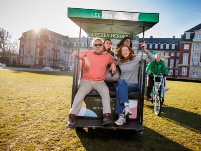 Münster: Private Guided Rickshaw City Tour - Old City Hall to Prinzipalmarkt: your quick-hit medieval center