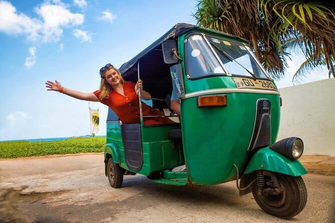 Negombo City Tour by Tuk Tuk - Stop 2: Wellaweediya Sea Street via the Dutch Canal