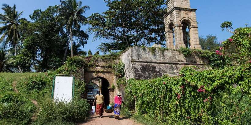 Negombo: Fishing Village Highlights Private Tour by Tuk Tuk - St. Mary’s Church and the mix of faiths in Negombo