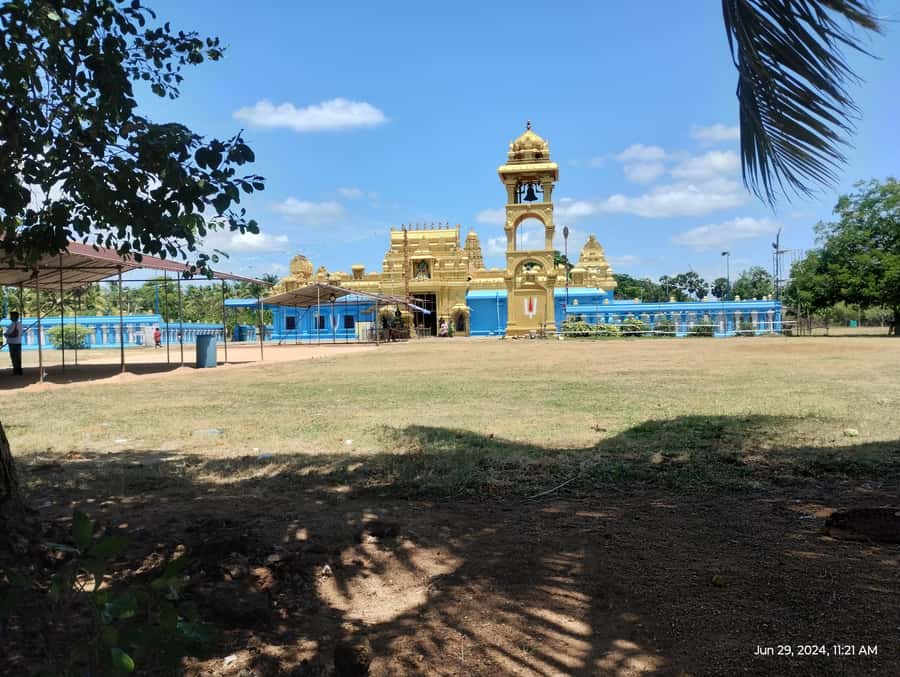 Nilaveli: Trinco City tour by Tuk Tuk - The public market and the palmyra juice thirst buster
