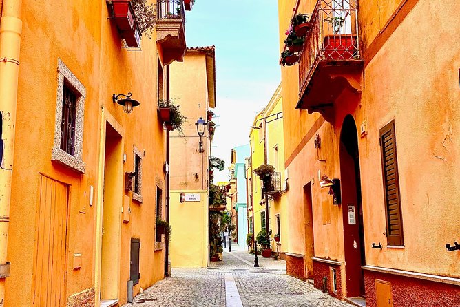 Olbia : Private Romantic Tuk-Tuk Tour - Meeting point reality: where to start (and what can go wrong)