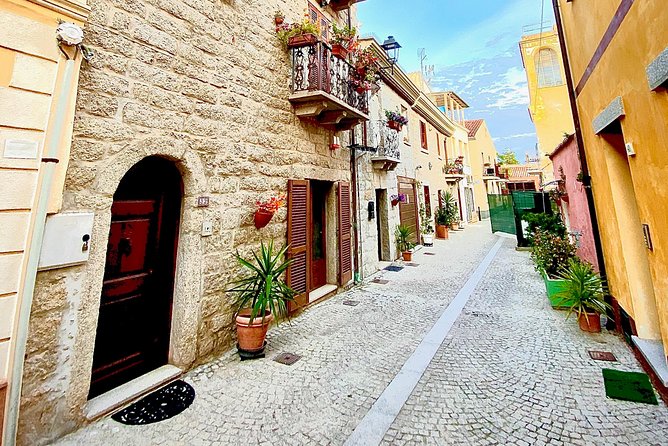 Olbia : Private Romantic Tuk-Tuk Tour - Price and value: who should book, and who might feel shortchanged