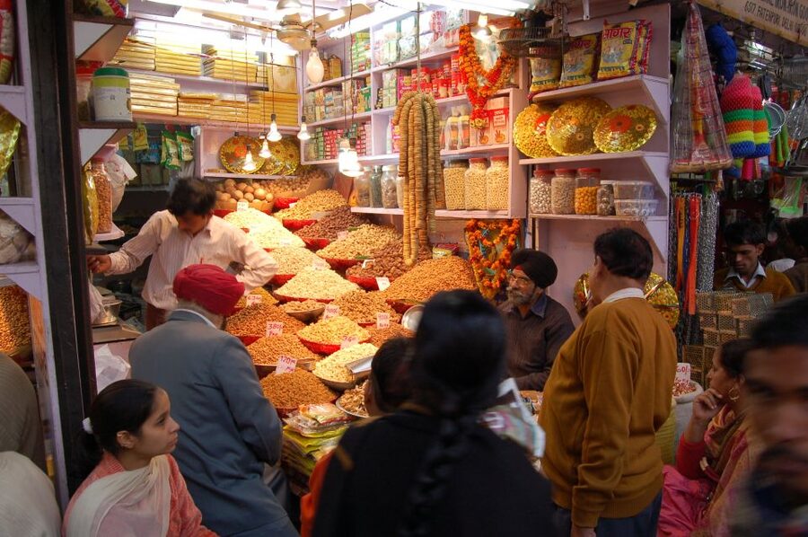 Old Delhi: 3-Hour Tuk-Tuk/Rickshaw Tour - Gurudwara Sis Ganj: Langar and the Real Meaning of Community Feeding