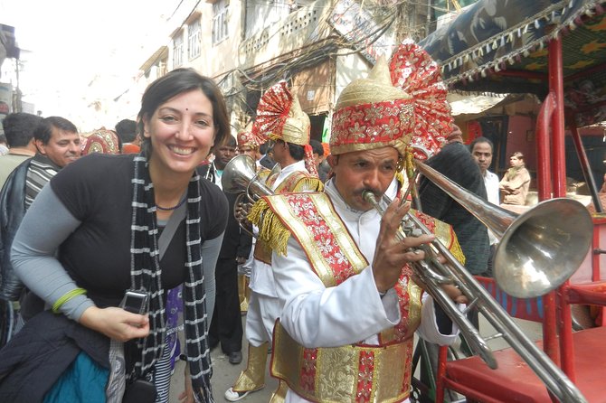Old Delhi Food, Heritage&Cultural Walk with Rickshaw ride to Masterji Kee Haveli - Stop 2: Khari Baoli spice market and what to look for