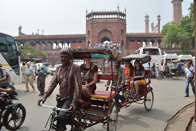 Old Delhi Photography & Food Tour with Rickshaw Ride to Masterji Kee Haveli - Meeting point reality: start and end back where you begin