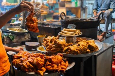 Old Delhi: Private Tour of Chandni Chowk, Tuk Tuk & Food - Jama Masjid: a Mughal masterpiece with time to look up