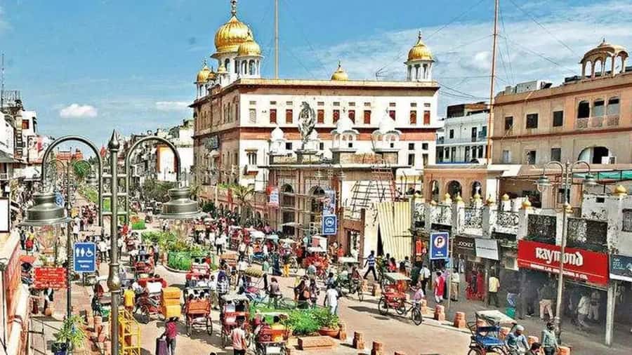 Old Delhi: Red Fort, Jama Masjid & Chandni Chowk by Tuk Tuk - Jama Masjid: one short stop, big views from the top
