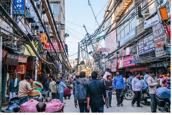 Old Delhi Tour with Tuk-Tuk/Rickshaw Ride - Bangla Sahib Gurudwara and Langar: The Calm Part With Real Meaning