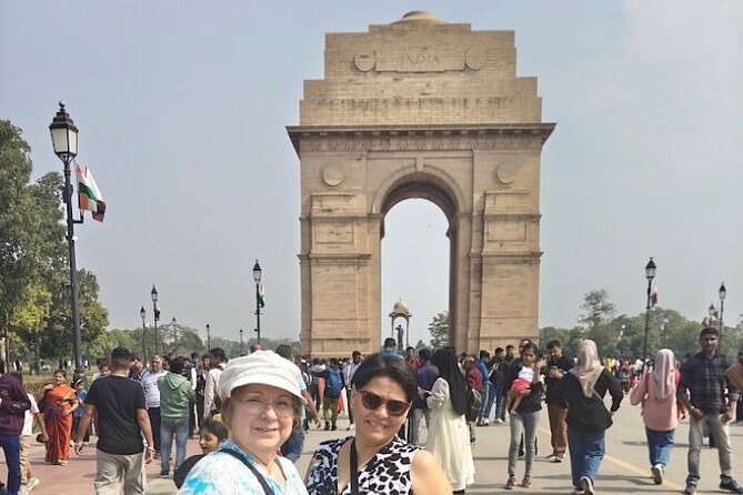 Old & New Delhi Private Tour - Female Guide & Rickshaw - Connaught Place Shopping Time: Souvenirs Without the Chaos