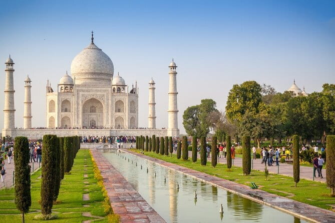 Old & New Delhi Tour : Monuments , Rickshaw Ride & Local Heritage - Gurudwara Bangla Sahib, Lotus Temple, and Akshardham: peace in three different languages