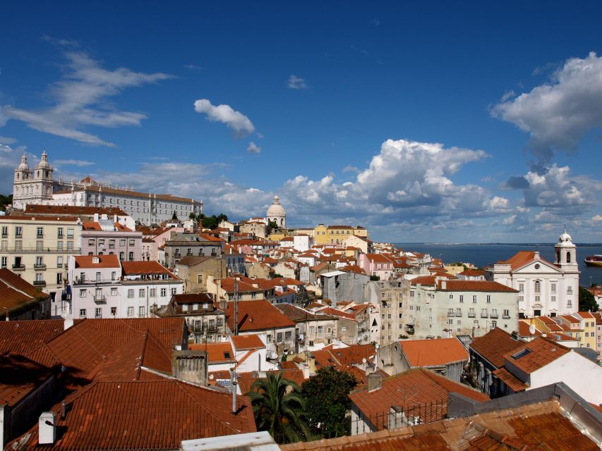 Old town of Lisbon on board of a tuk tuk- 1hour - Starting at Praça da Figueira: Why This Loop Works