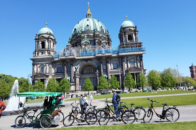 One Up to 3 Rickshaws(6 GUESTS)-Taylor Made Rickshaw Berlin Tour - Brandenburg Gate and the government district: seeing how power became a landmark