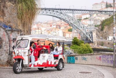Oporto Tuk Tuk Tour: Among bridges and mysteries - 1.30h - Getting Oriented at Sé do Porto and Vímara Peres