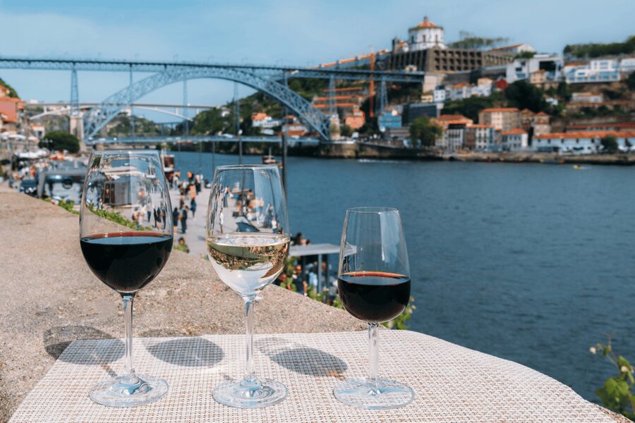 Oporto Tuk Tuk Tour: Among bridges and mysteries - 1.30h - Live Guide Stories: Why the Stops Feel Longer Than 30 Minutes